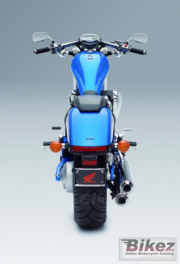 2010 Honda VT1300CX photo